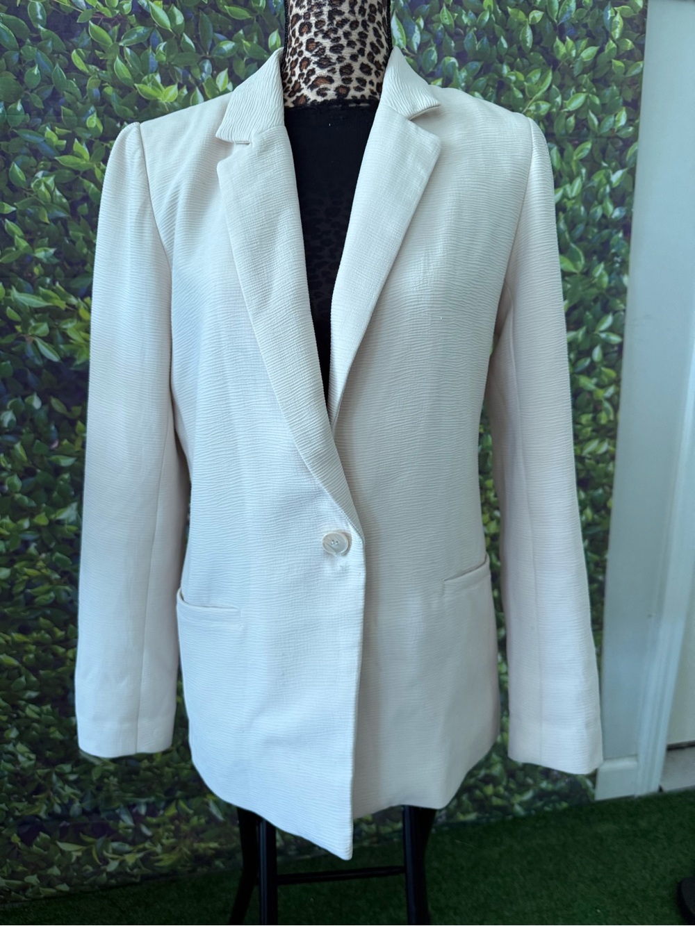 Women's Cream Single-Button Blazer Jacket. P12